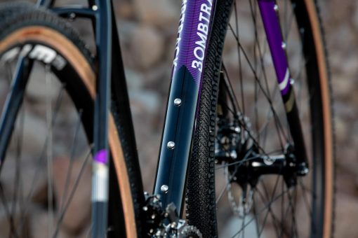 Bombtrack Hook Glossy Metallic Black / Purple